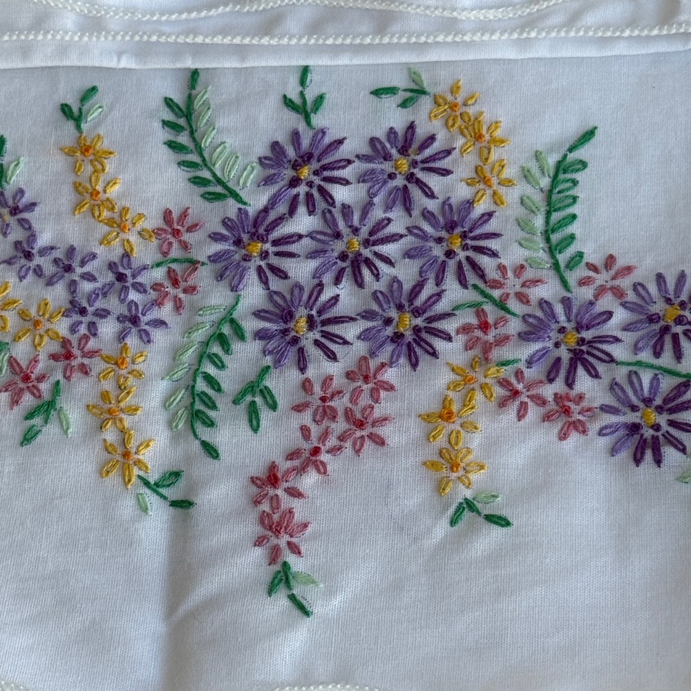 Vintage Hand Embroidered Pillowcases – Floral Pastel Design – 1950s Cotton Pair - Picture 16 of 16